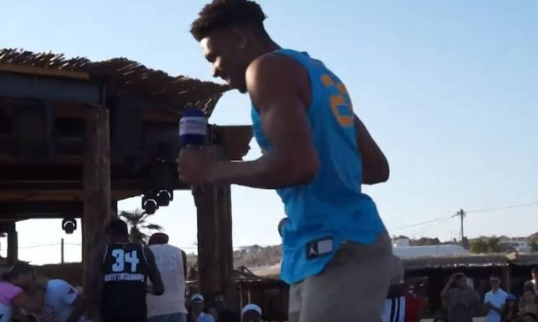 Μύκονος: Γνωστή δημοσιογράφος έπαιξε μπάσκετ με τον Γιάννη Αντετοκούμπο φορώντας τακούνια (video)