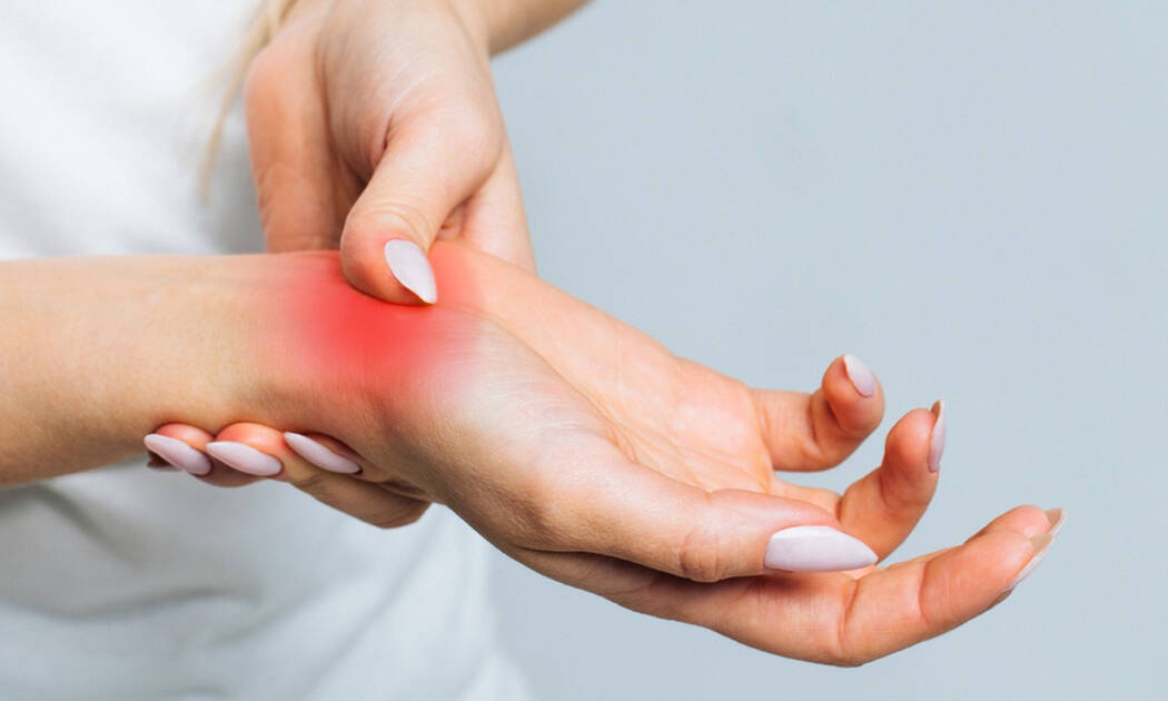 Μούδιασμα στα χέρια: 18 πιθανές αιτίες (εικόνες)