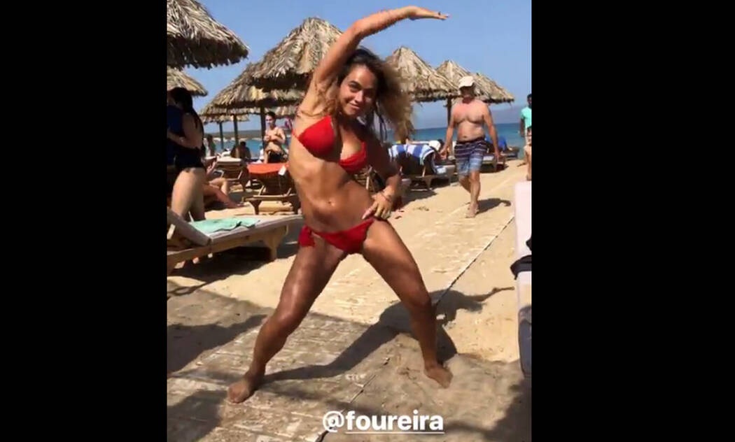 Η Κόνι Μεταξά μιμείται τη Φουρέιρα! Χόρεψε μόνο με το μπικίνι σαν κι εκείνη (video)