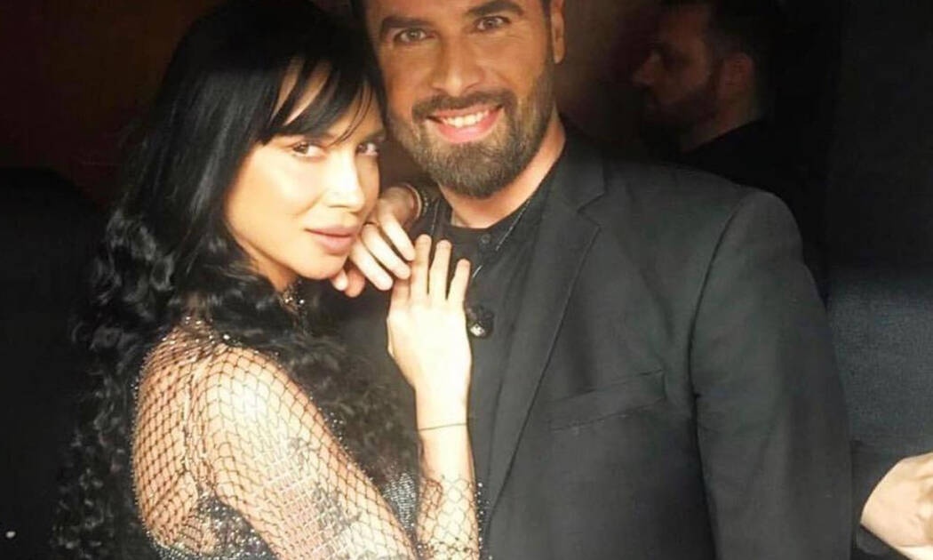 Η στιγμή που η Πάολα τραγουδάει υπό βροχή: Απίστευτα βίντεο από την πλημμύρα στο νυχτερινό κέντρο