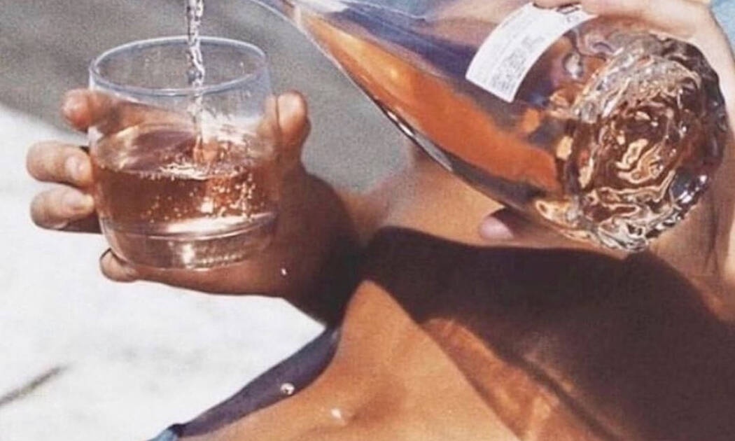 Πόσο νερό πρέπει να πίνεις τη μέρα για να χάσεις βάρος και να ενυδατώνεσαι;