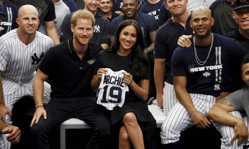 Meghan Markle- Harry:Πρέπει να δεις asap αυτά τα κέρινα ομοιώματά τους