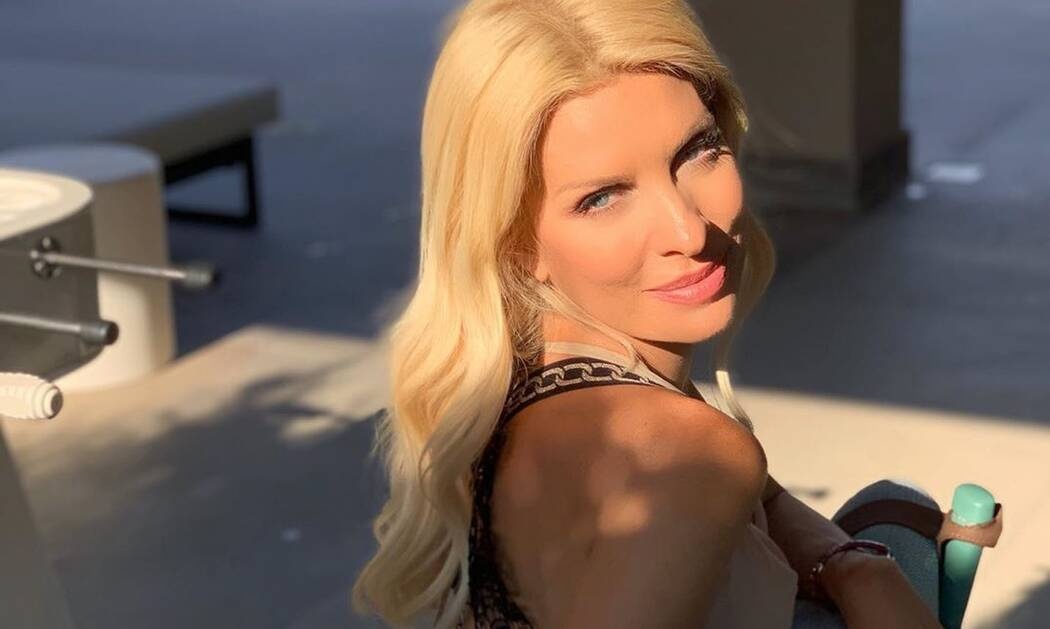 «Δεν μου αρέσει να λένε ότι είμαι μία Μενεγάκη. Θα το διαβάσει κι εκείνη και θα γελάει μαζί μου»