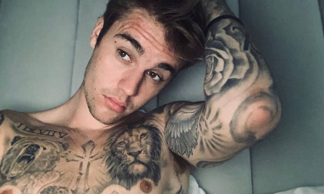 Justin Bieber: Δε φαντάζεσαι τι μπλουζάκι φόρεσε για να βγει date με τη Hailey