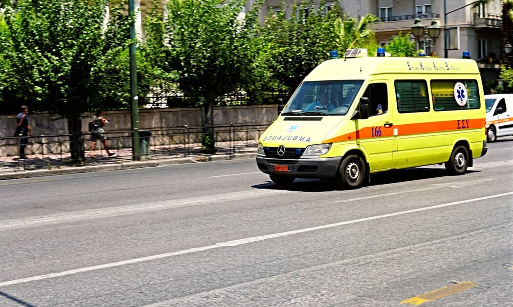 Ανήλικος έπεσε σε φωταγωγό πολυκατοικίας στο κέντρο της Αθήνας