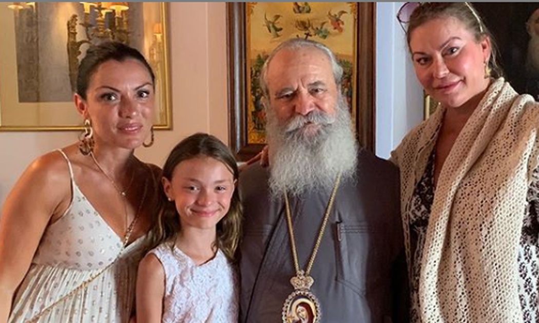 Η Πασχαλίδου βάφτισε την κόρη της! Το φωτογραφικό άλμπουμ από το μυστήριο και η συγκίνηση (photos)