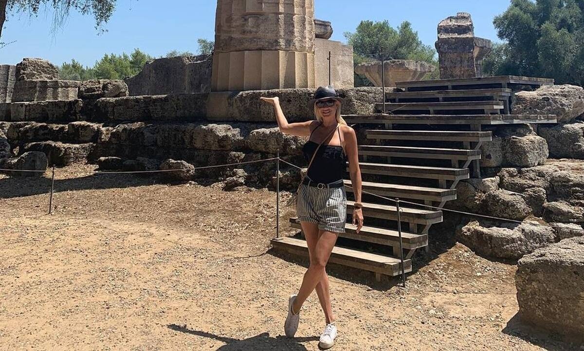 Φαίη Σκορδά: Στην Αρχαία Ολυμπία με τους γιους της (photos)