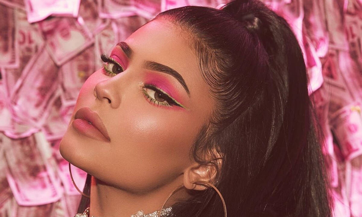 Αγνώριστη η Kylie Jenner. Την πετύχαμε στις διακοπές της χωρίς make-up