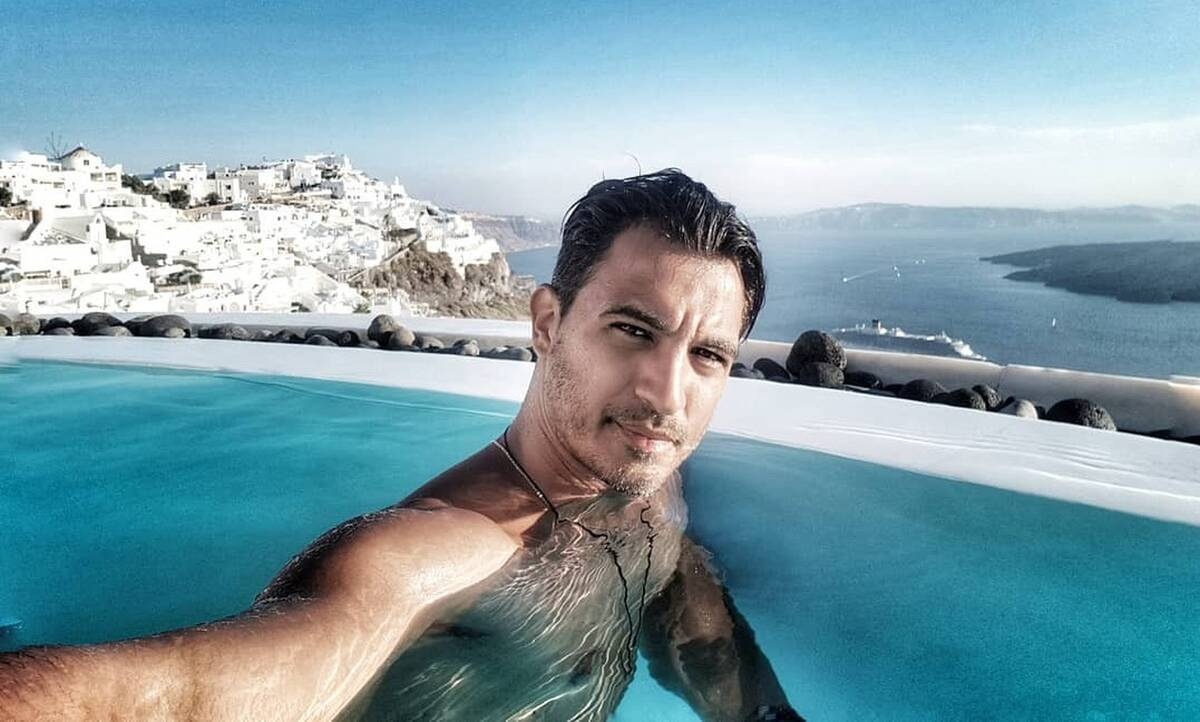 Κι όμως, ο Δήμος Αναστασιάδης γυμνός στο μπάνιο- Σίγουρα θες να τον δεις  (photos)