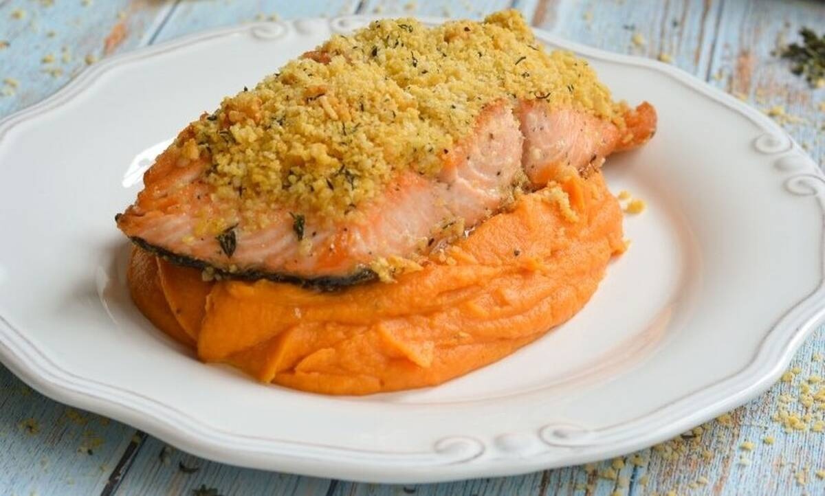 Πεντανόστιμος σολομός με κρούστα από nachos