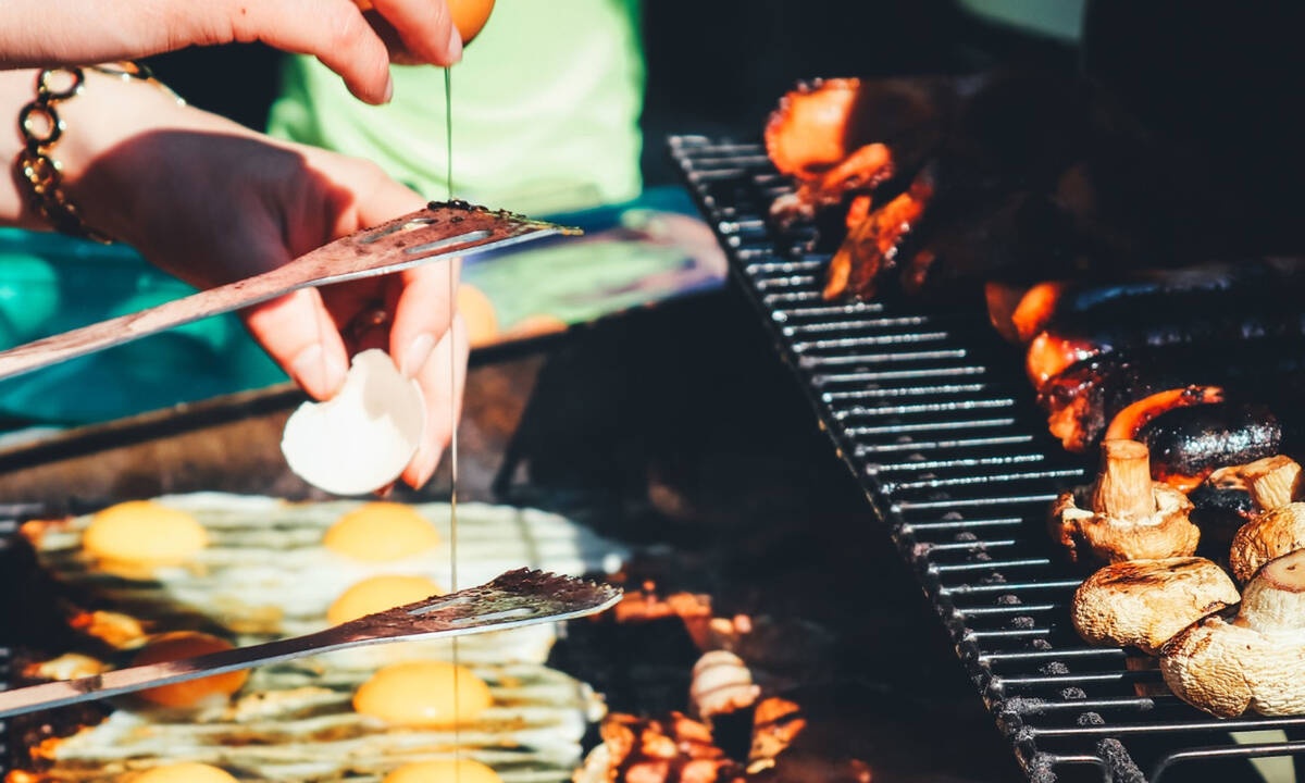 Έτσι θα καθαρίσεις την ψησταριά σου χωρίς σαπούνι και νερό