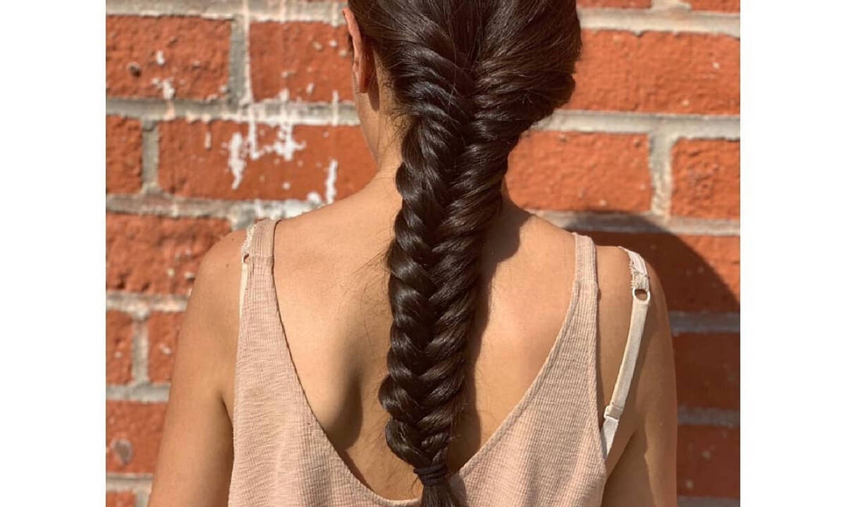 How to: Έτσι θα κάνεις μόνη σου πλεξούδα ψαροκόκαλο (video)