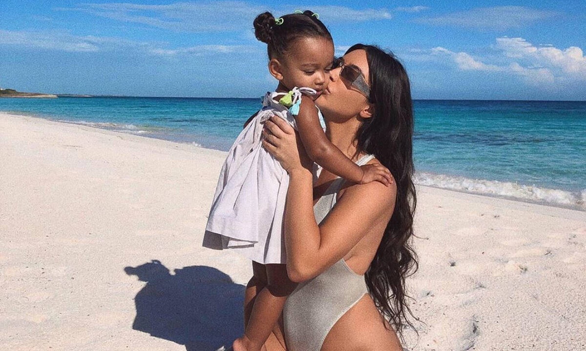 Γύμνασε κι εσύ το σώμα σου με τις ασκήσεις της Kim Kardashian