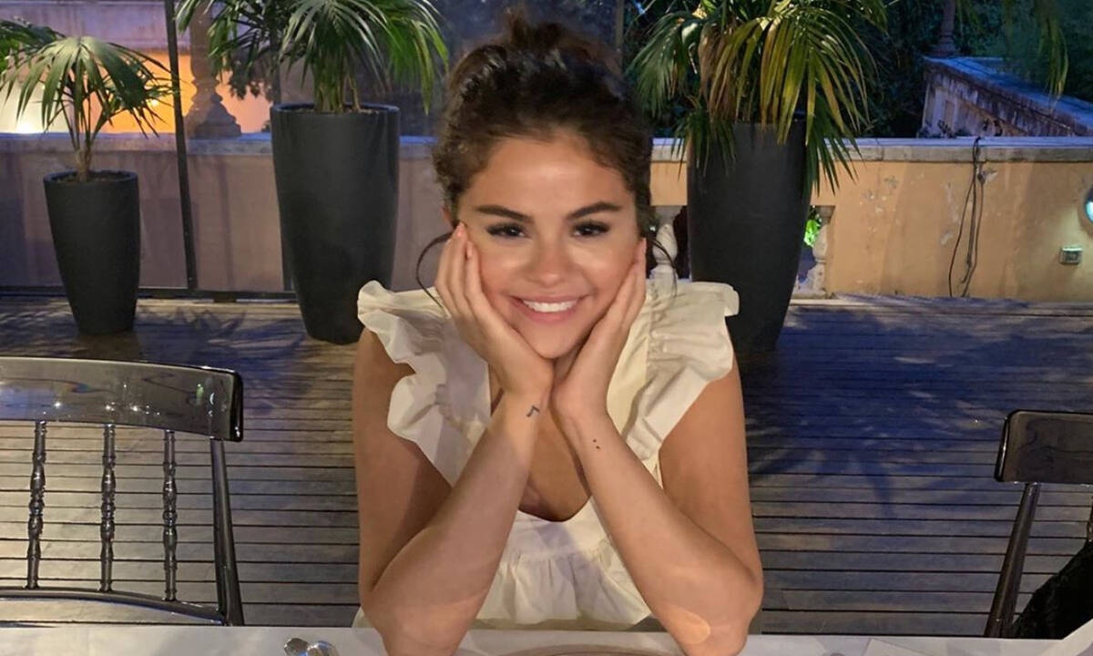 Η Selena Gomez πήγε σε συναυλία και τώρα θέλουμε να αντιγράψουμε το cowgirl look της
