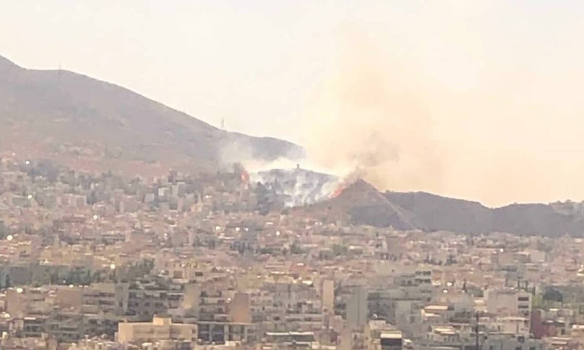 Φωτιά ΤΩΡΑ στον Βύρωνα