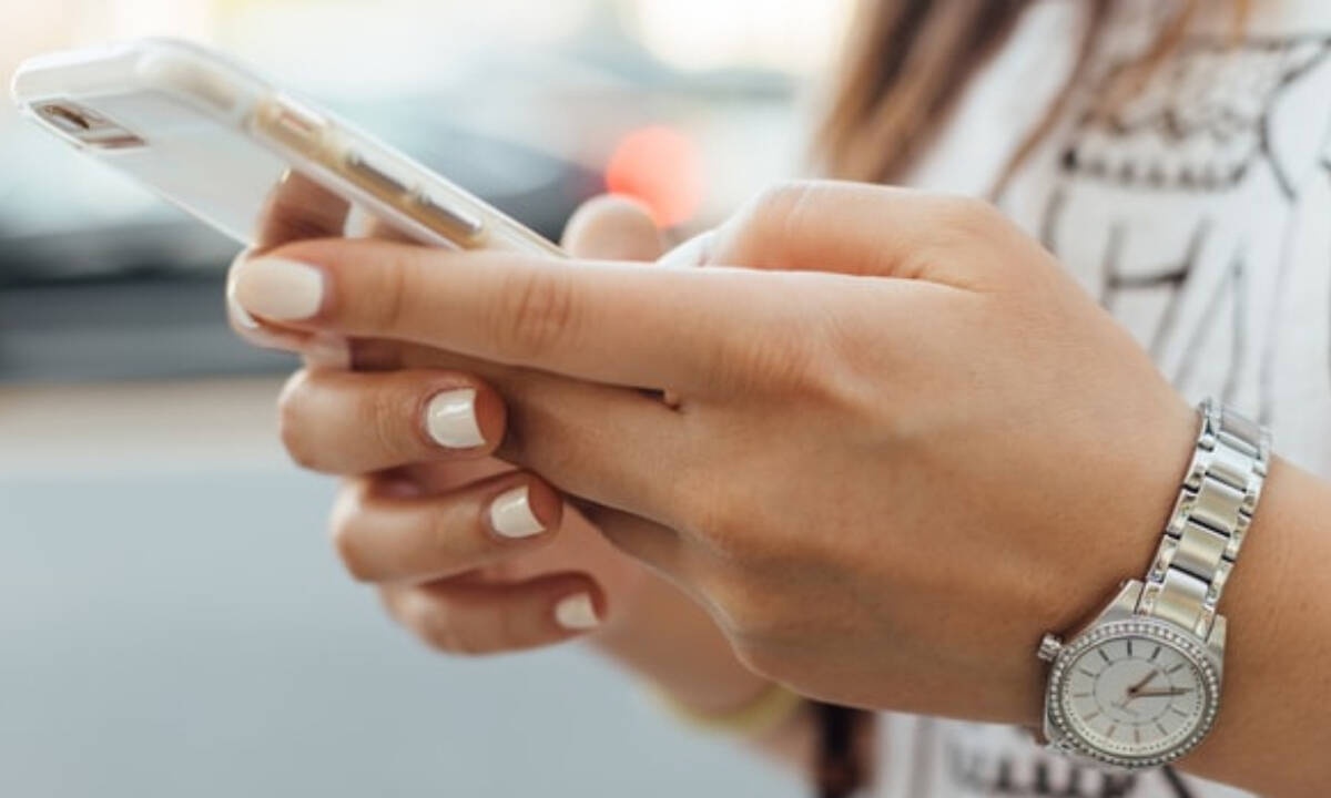 Dos and Don’ts: Πώς θα καθαρίσεις την οθόνη του κινητού σου