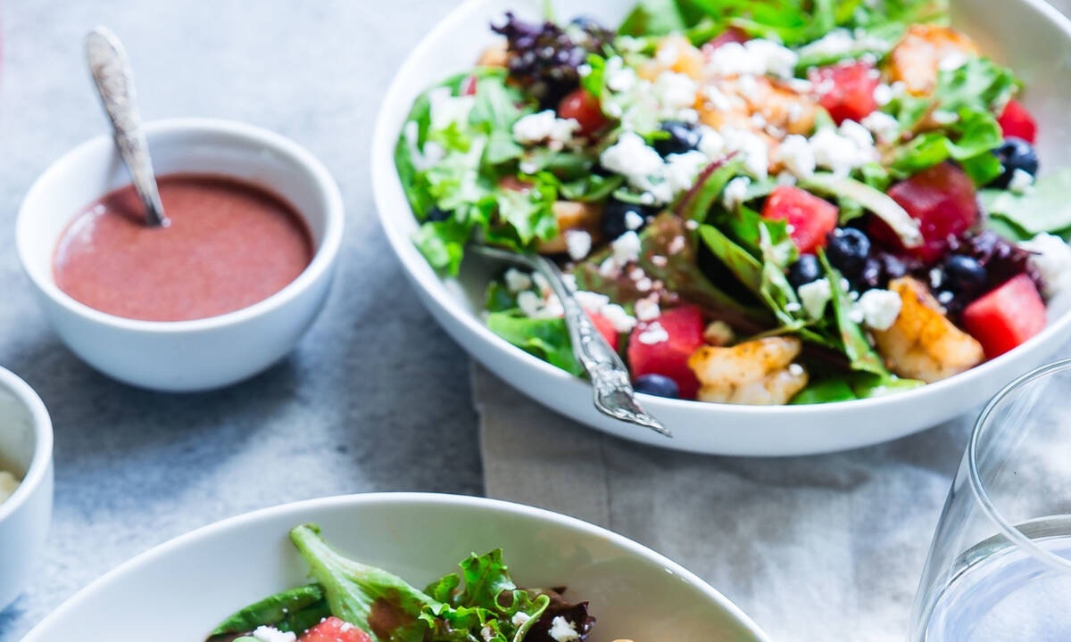 Αυτό είναι το ωραιότερο dressing για τη σαλάτα σου και μπορείς να το φτιάξεις μόνη σου σε δύο λεπτά