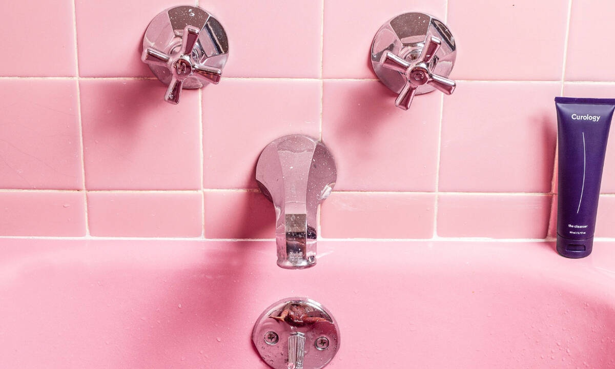 6 πράγματα που πρέπει να πετάξεις από το μπάνιο ASAP