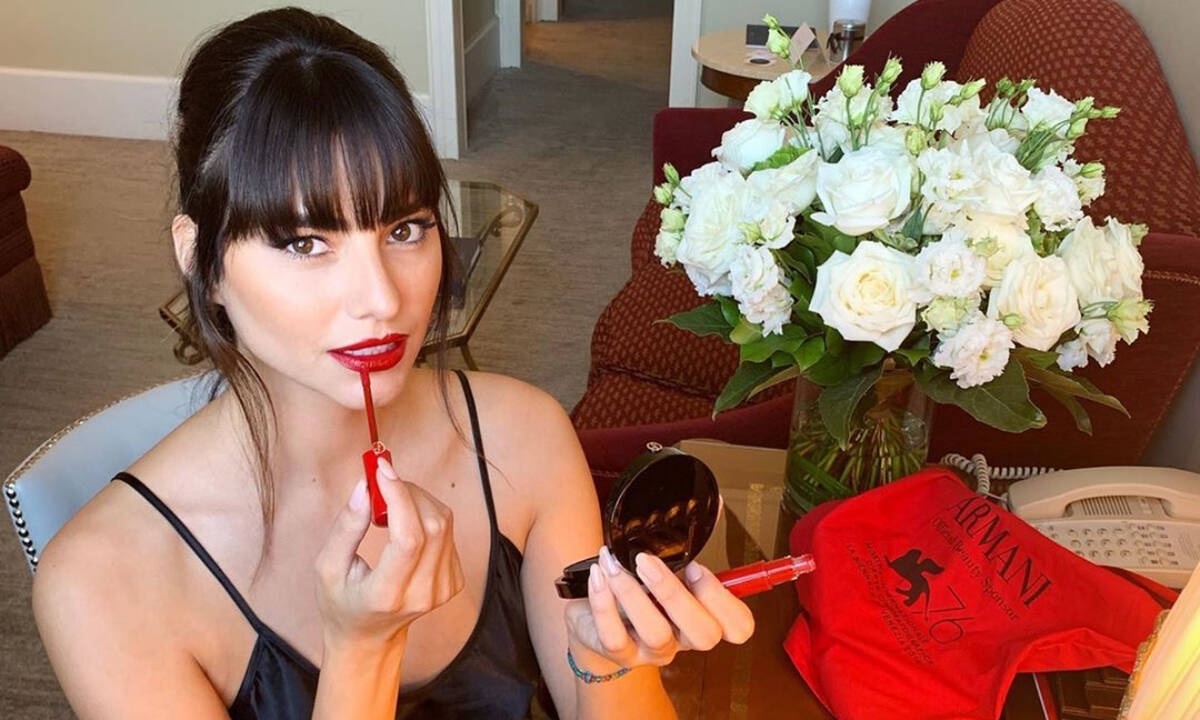 Η Ηλιάνα Παπαγεωργίου περπάτησε στο κόκκινο χαλί του κινηματογραφικού φεστιβάλ Βενετίας