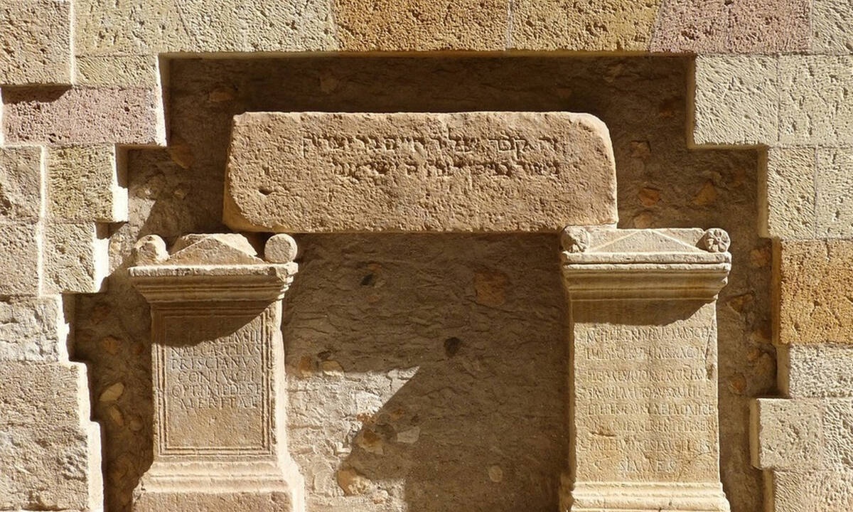 Απίστευτο: «Άφωνοι» οι αρχαιολόγοι όταν άνοιξαν τάφο 2100 ετών – Τι βρήκαν (pics)