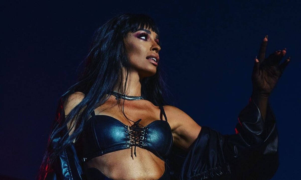 Η Ελένη Φουρέιρα αποκάλυψε πόσο ύψος έχει