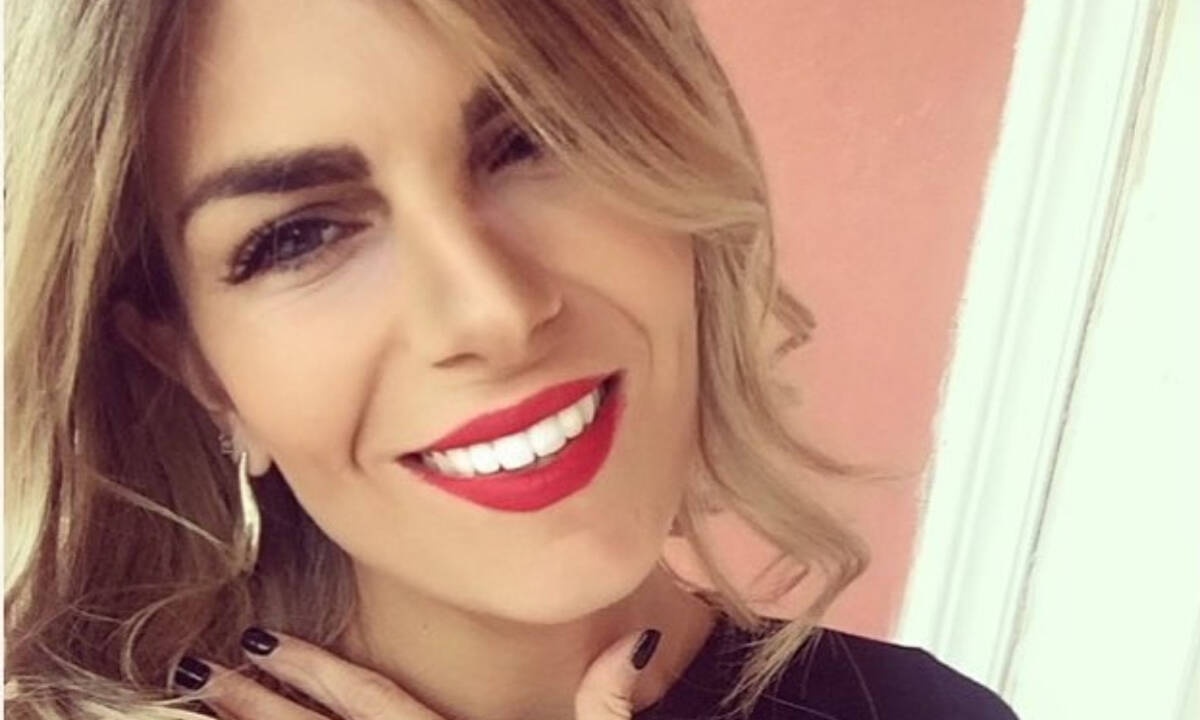 Νατάσα Σκαφίδα: Ο τριών μηνών γιος της κοιμάται στην αγκαλιά της (pics)