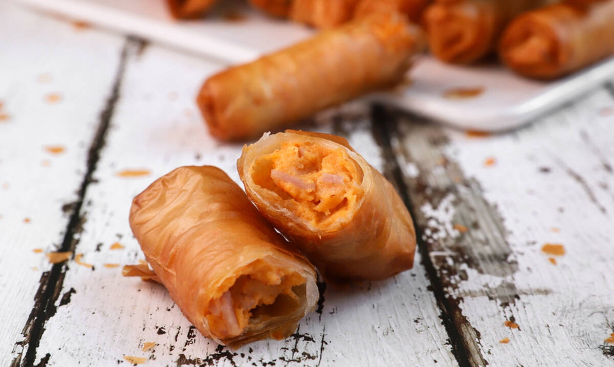 Αυτά τα μπουρεκάκια με ζαμπόν και τυρί πρέπει να τα δοκιμάσεις 