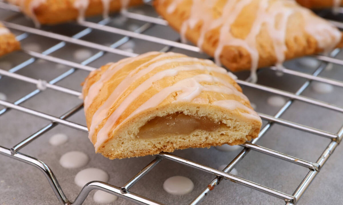 Ατομικά πιτάκια με αχλάδι από τον Τσούλη