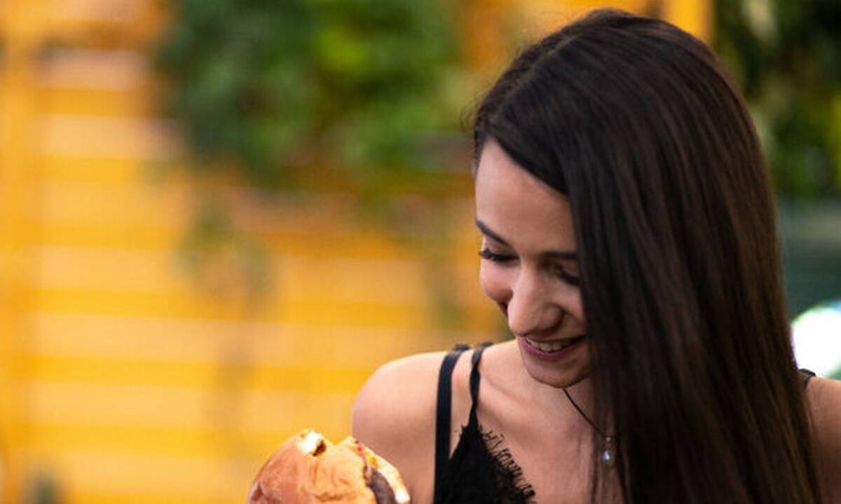 Burger Fest 2019: Ποιος είπε πως οι γυναίκες δεν λατρεύουν τα burger και τη μπύρα;