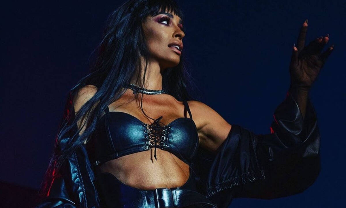 Ποιο Φθινόπωρο; Η Ελένη Φουρέιρα με μαγιό ανεβάζει την θερμοκρασία στα ύψη ακόμη και τον Οκτώβρη