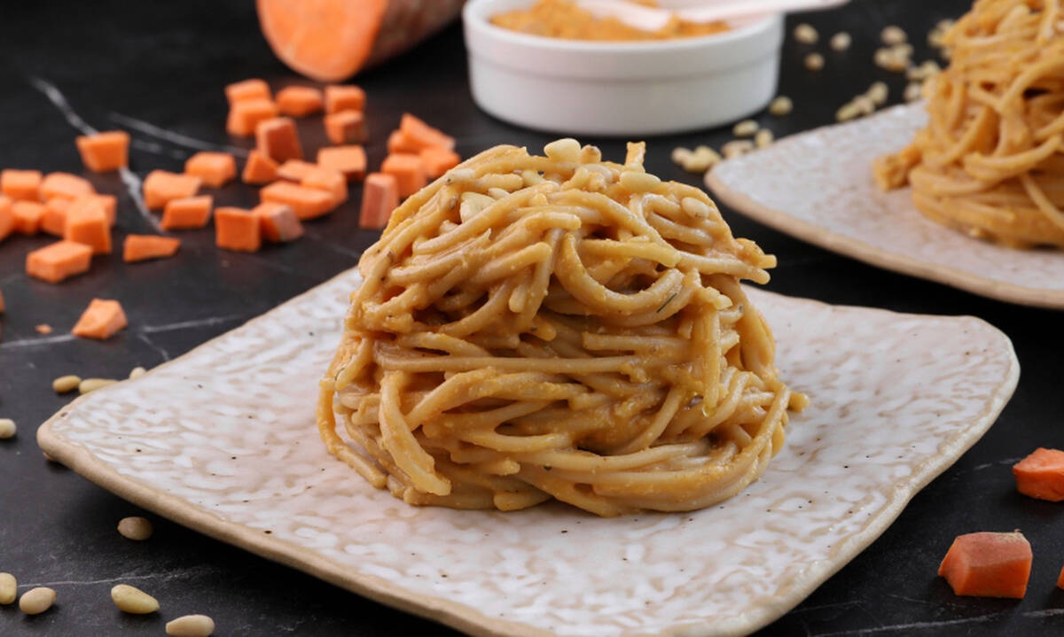 Σπαγγέτι ολικής με πέστο γλυκοπατάτας από τον Γιώργο Τσούλη 