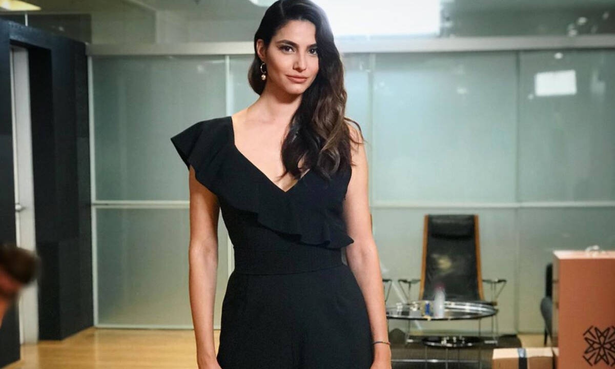 Ηλιάνα Παπαγεωργίου: Οκ, μόλις έκανε το πιο νεανικό look και κάποια μας θύμισε