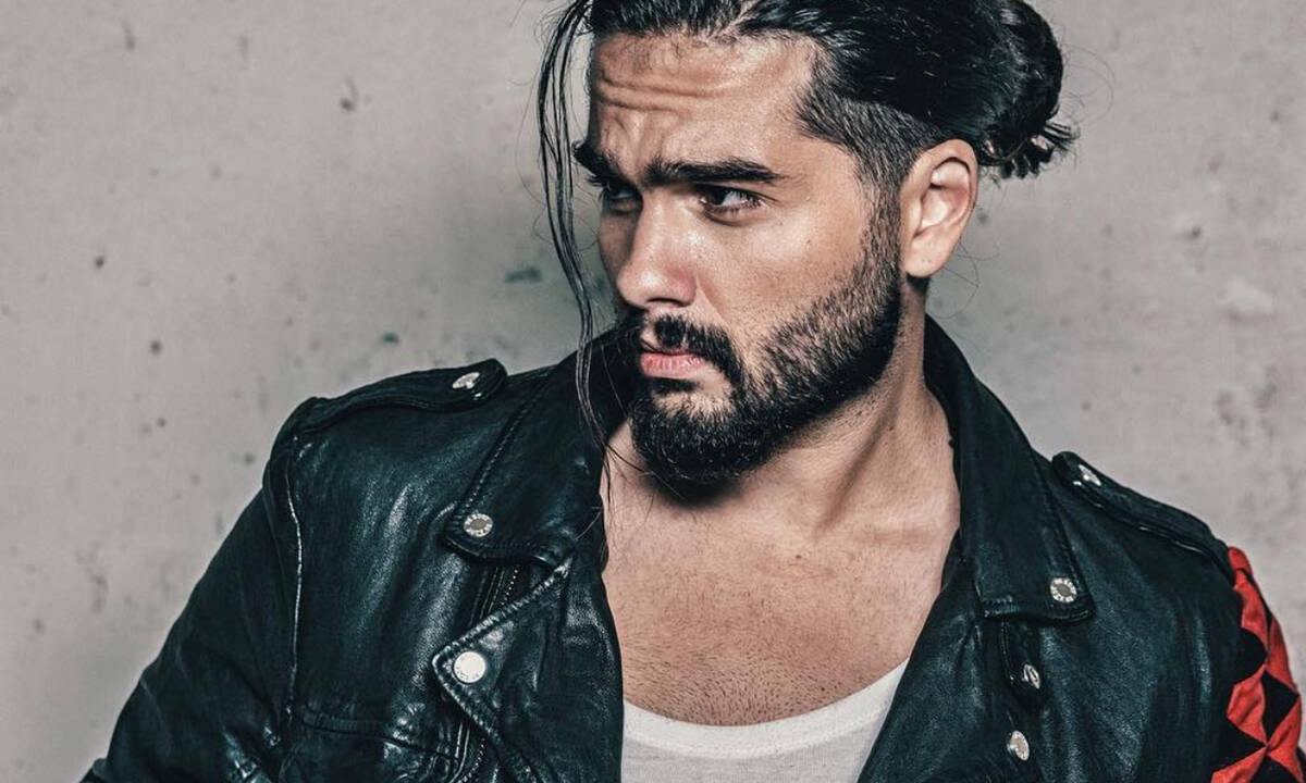 Χρήστος Μάστορας: Το νέο του τραγούδι «Ένα λεπτό» έγινε viral και όχι άδικα!