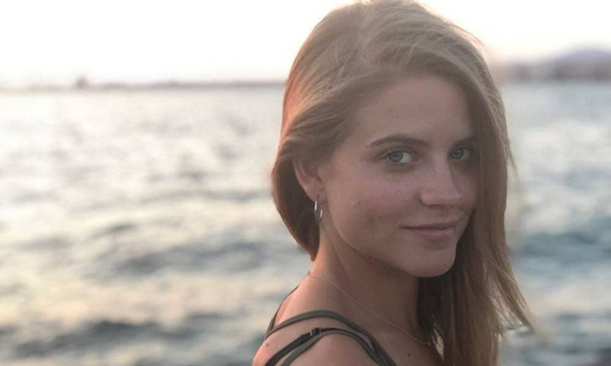 Άγριες Μέλισσες: Δεν πάει ο νους σου με ποιον πασίγνωστο ηθοποιό είναι ζευγάρι η Δρόσω (Photos)