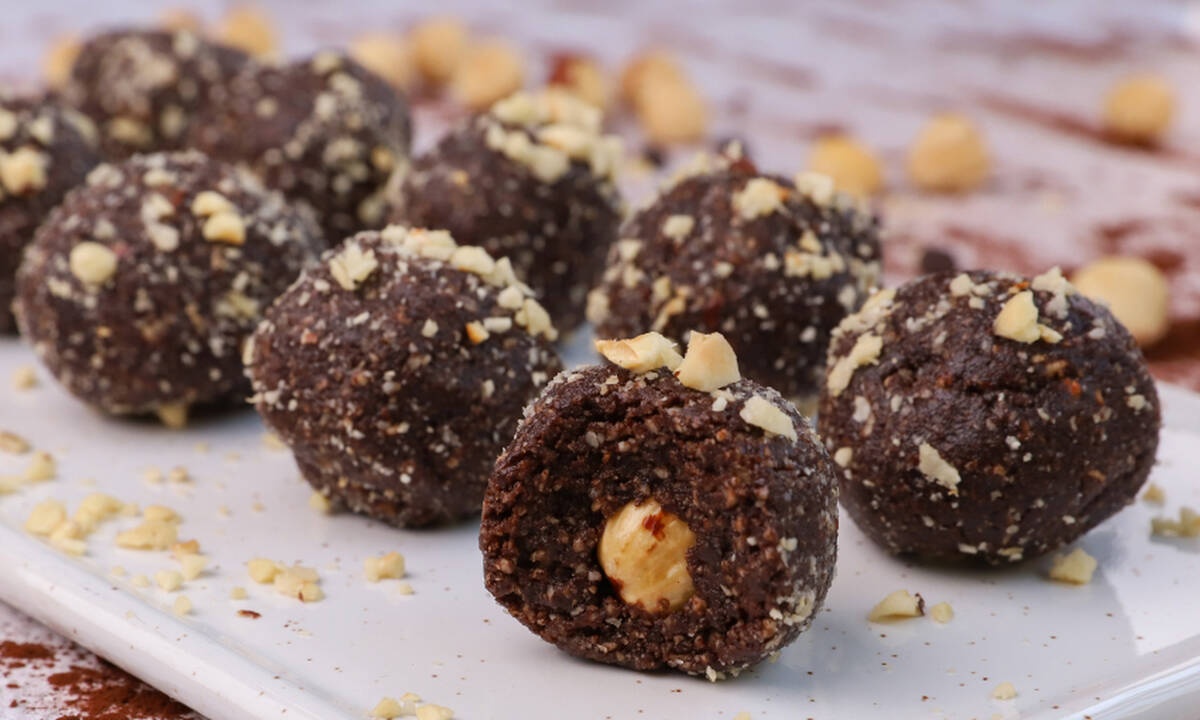 Τρουφάκια με φουντούκια από τον Γιώργο Τσούλη