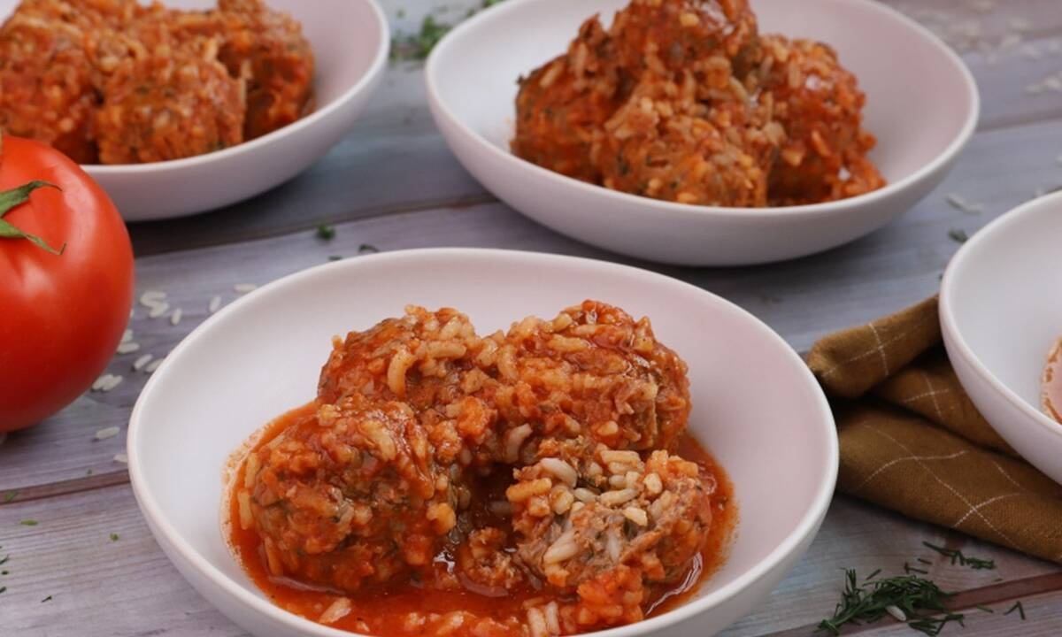 Γιουβαρλάκια με κόκκινη σάλτσα- Να γλείφεις τα δάχτυλά σου 