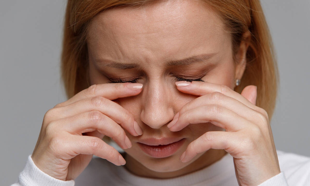 Δακρύζουν συνεχώς τα μάτια σας; Δείτε 6 πιθανές αιτίες (εικόνες)