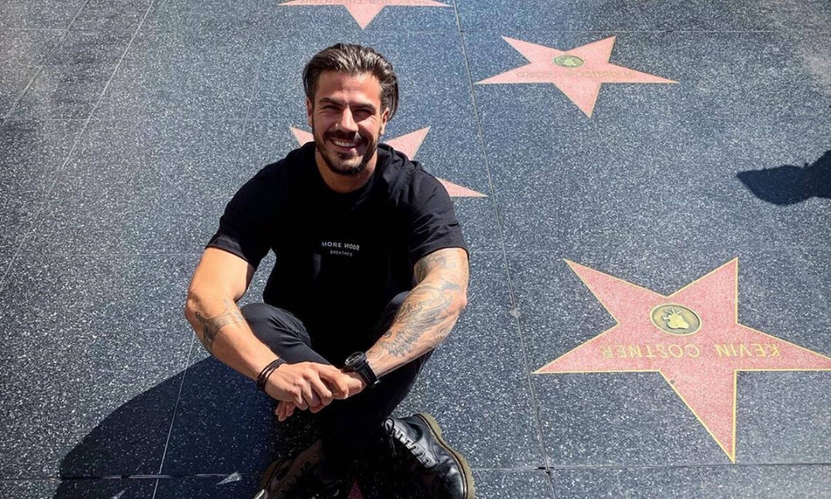 Αυτές τις φωτογραφίες του Άκη Πετρετζίκη από το 2011, μάλλον θέλει και ο ίδιος να τις ξεχάσει