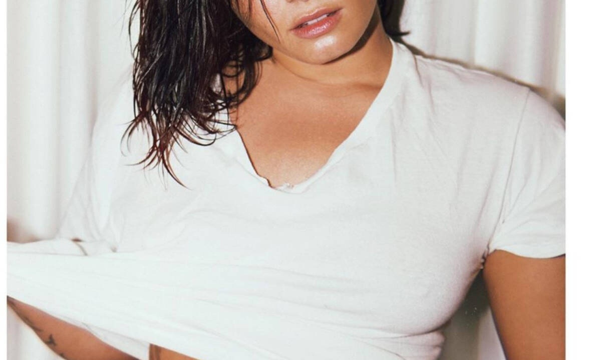 Αυτή η τραγουδίστρια μετά από έναν μήνα σχέσης είναι και πάλι single