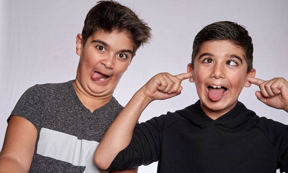 Κι όμως αυτά τα δίδυμα αγόρια είναι γιοι πασίγνωστης τραγουδίστριας - Η φώτο μετά από καιρό (pics)