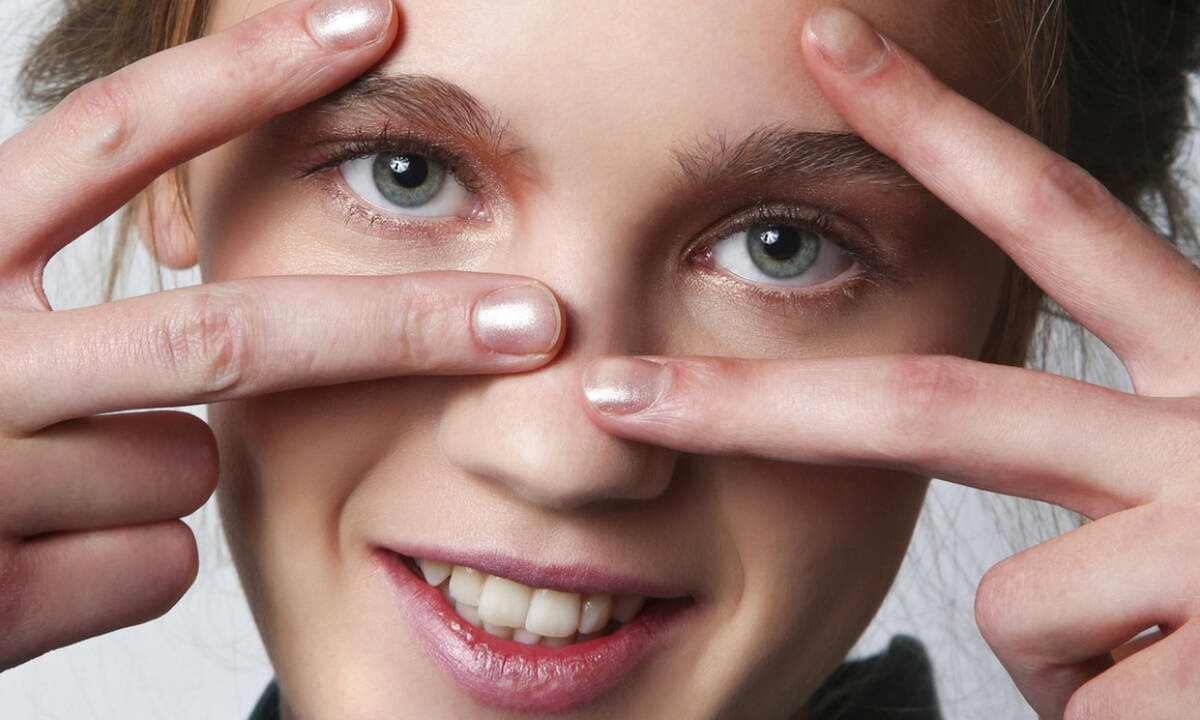 Ξυπνάς με πρησμένα μάτια; Δες τι ακριβώς πρέπει να κάνεις