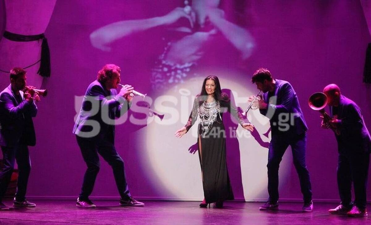 Θέατρο Αθηνά: «Happy Birthday ΕΛΛΑΣ»: Κοσμοσυρροή στην παράσταση της χρονιάς