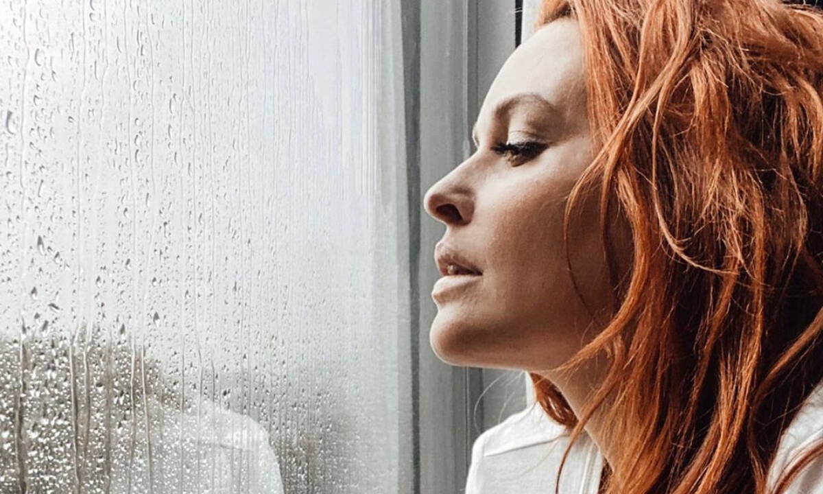 Tο φόρεμα της Σίσσυς Χρηστίδου έχει το πιο κομψό print του φετινού χειμώνα