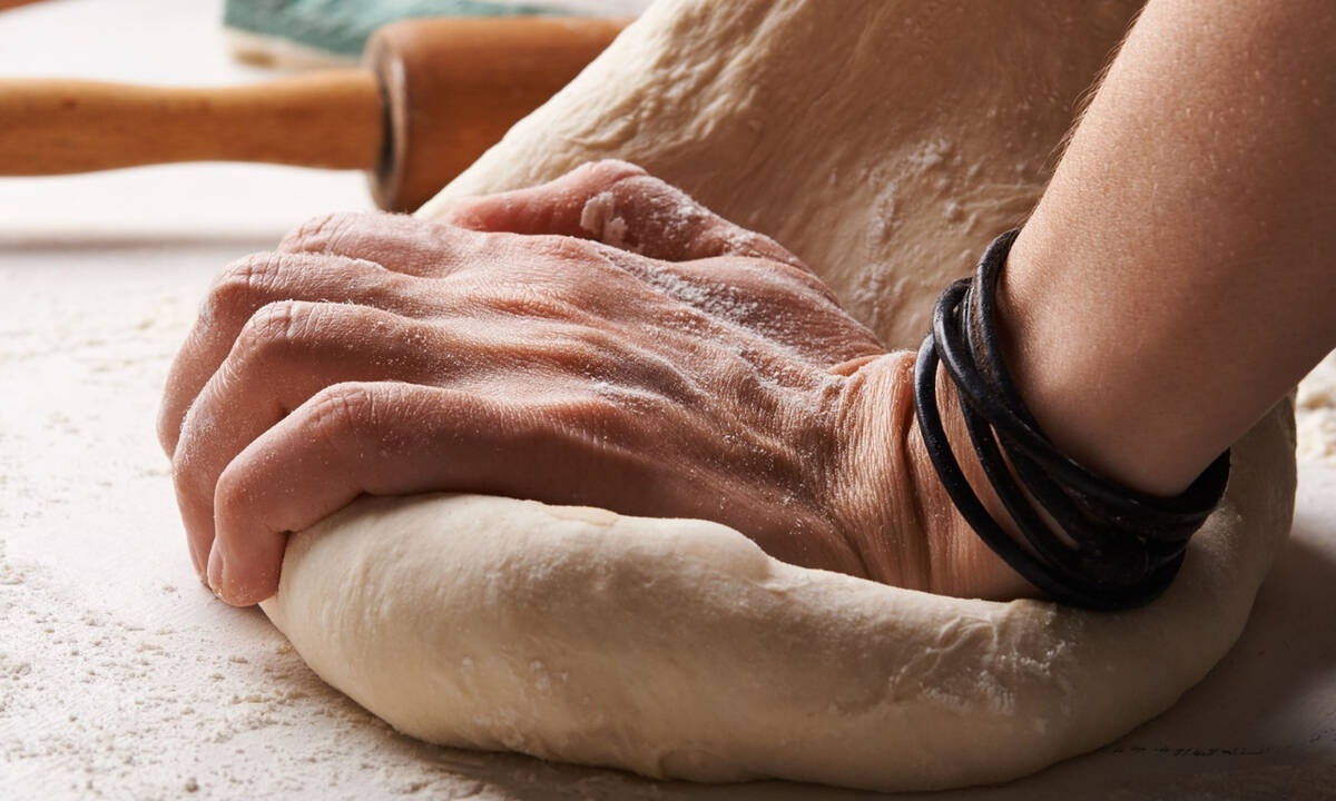 Με αυτή την απλή ζύμη μπορεί να φτιάξεις όποια παραλλαγή για ψωμί επιθυμείς