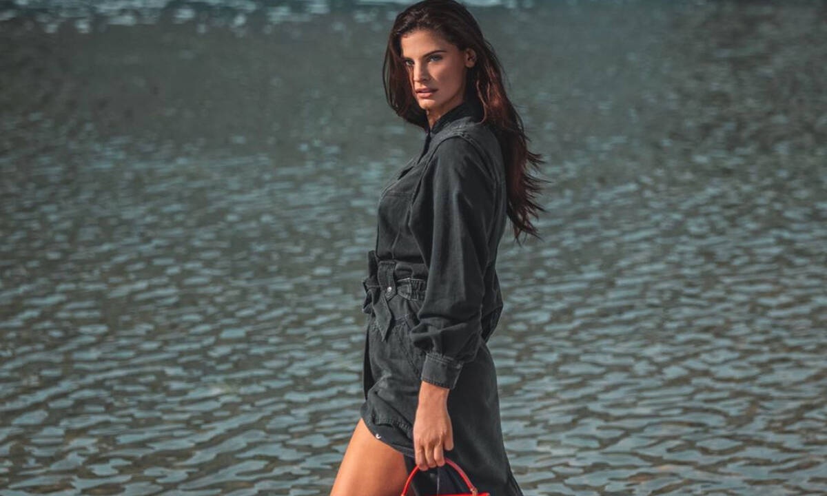 Η Χριστίνα Μπόμπα σε νυχτερινή έξοδο με διάσημο παρουσιαστή και δεν εννοούμε τον Σάκη Τανιμανίδη