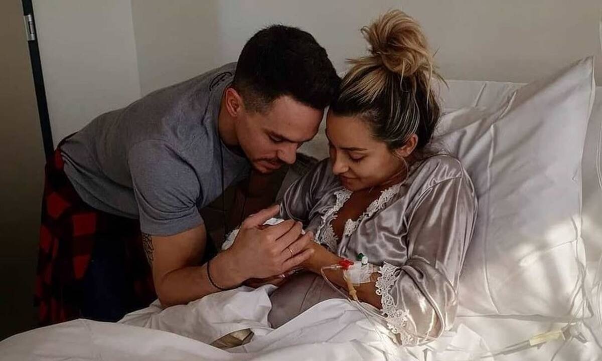 Πετρούνιας-Μιλλούση: Η κόρη τους έκλεισε τον πρώτο μήνα ζωής! Η τρυφερή φωτό της ευτυχισμένης μαμάς!