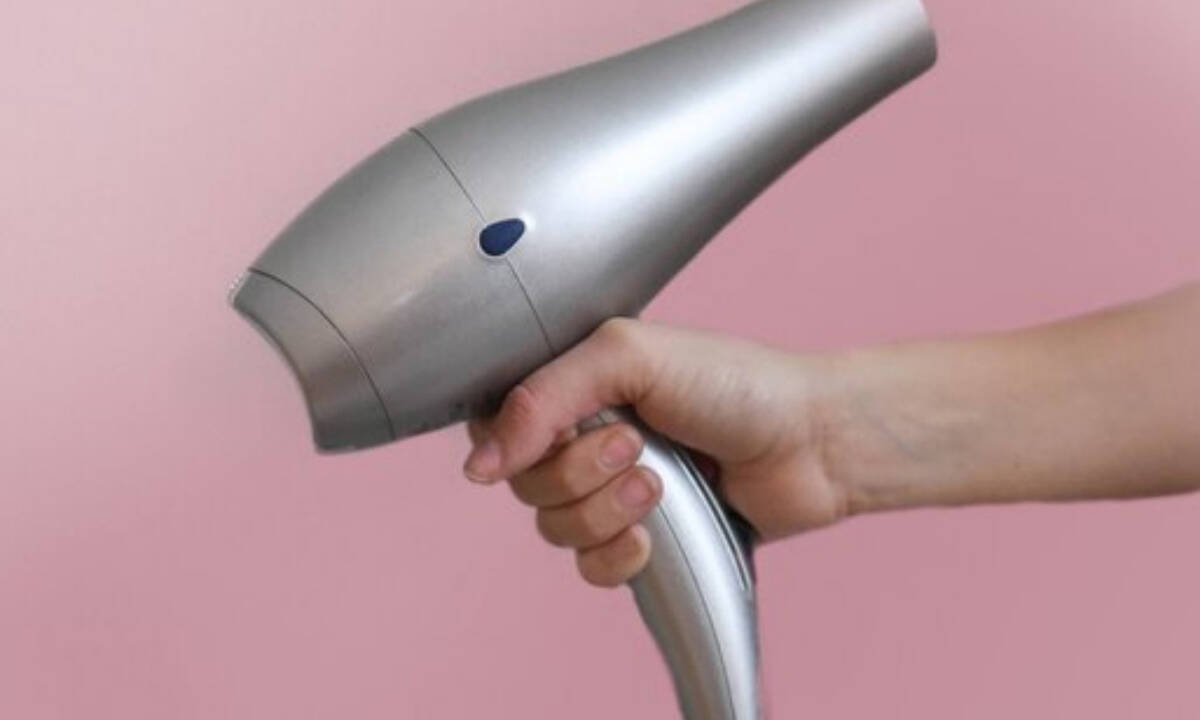 Εσύ ξέρεις κάθε πότε πρέπει να καθαρίζεις το πιστολάκι μαλλιών;