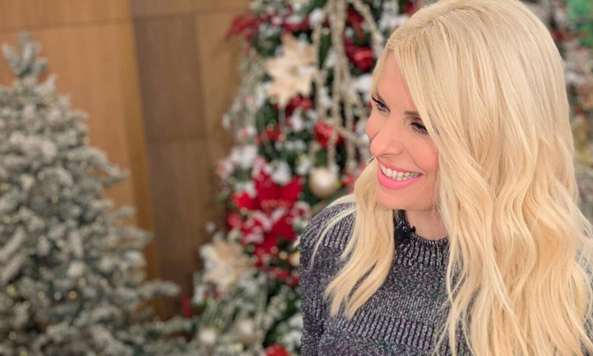 Η Ελένη Μενεγάκη τα τελευταία χρόνια έχει ένα και μόνο αγαπημένο μπουφάν