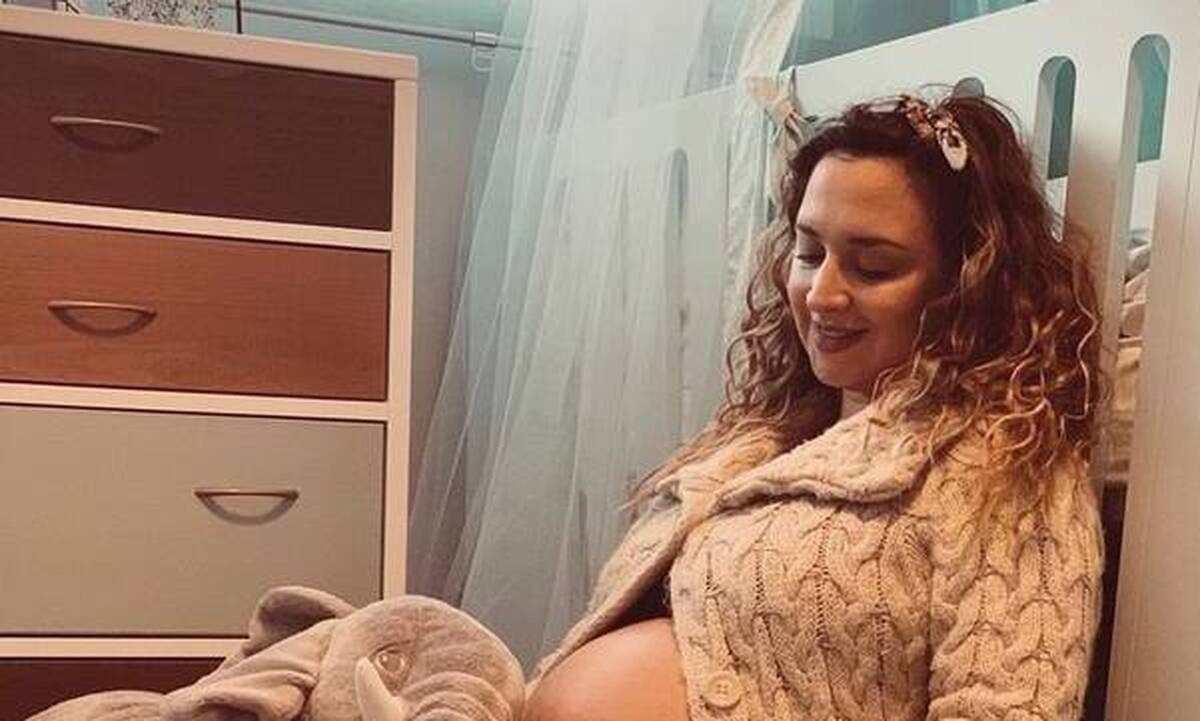 Η Κλέλια Πανταζή αποκάλυψε το όνομα που θα δώσει στον γιο της (Pics - Vid)