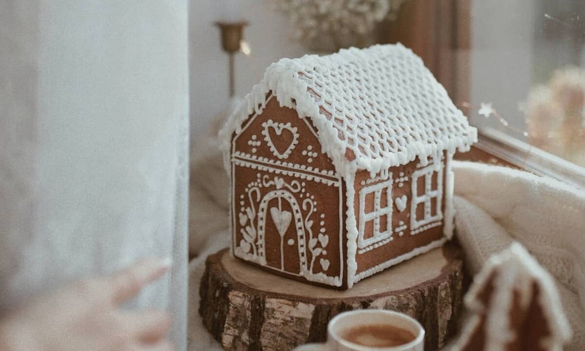 Φτιάξε step by step το πιο ωραίο ginger house που θα ζηλέψει ακόμη και ο Άγιος Βασίλης